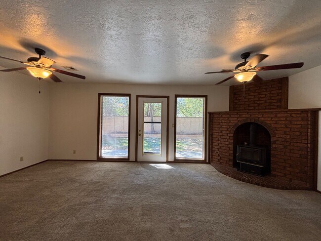 Building Photo - 34 E 350 N