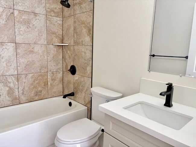 Building Photo - 1413 Ala Iolani St