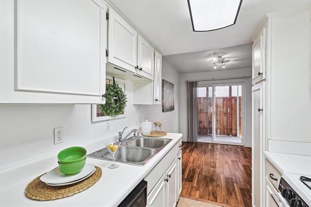 Building Photo - 15914 Club Crest Dr