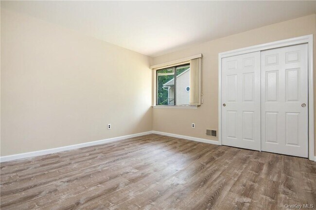 Building Photo - 96 Molly Pitcher Ln