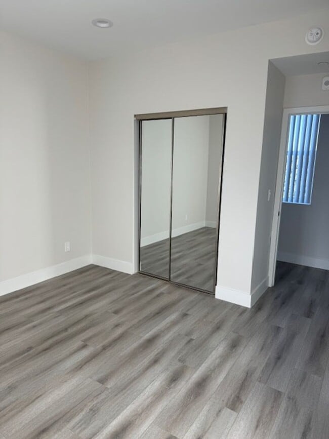 Building Photo - 3190 Carlin Ave