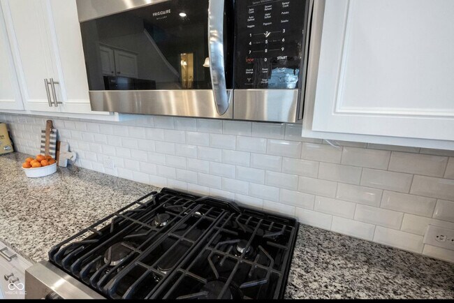 Building Photo - 1099 Valentine Ln