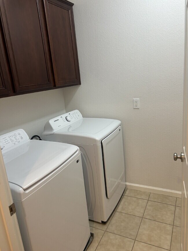 Building Photo - Beautiful 2 bd 2 bath Condo in Folsom
