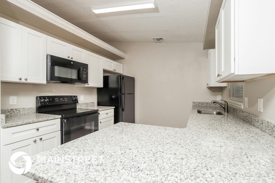 Building Photo - 1079 Beacon St NW