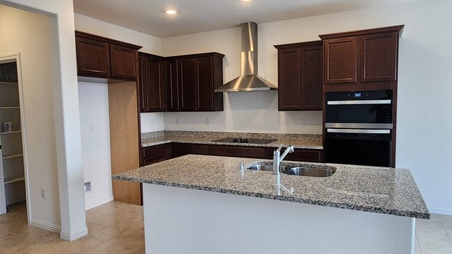 Building Photo - 1565 Pinchot Dr