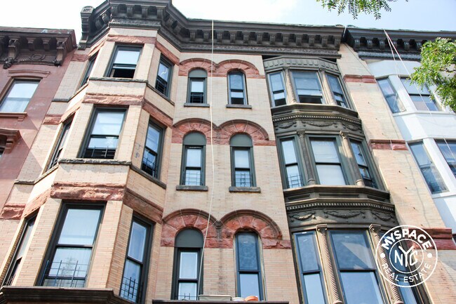 Building Photo - 30 Claver Pl