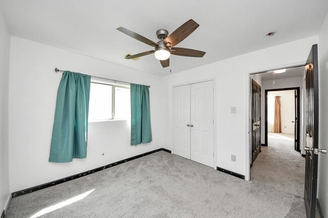 Building Photo - 3827 Dogwood Tr