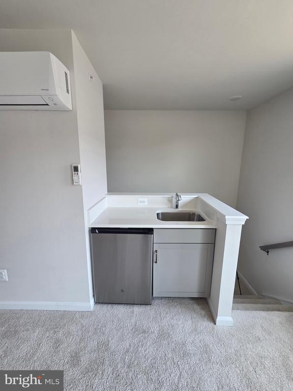 Building Photo - 2558 Hopton Ln