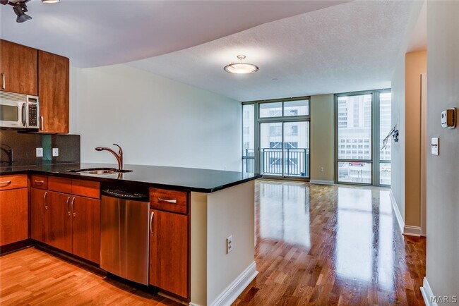 Building Photo - 4909 Laclede Ave