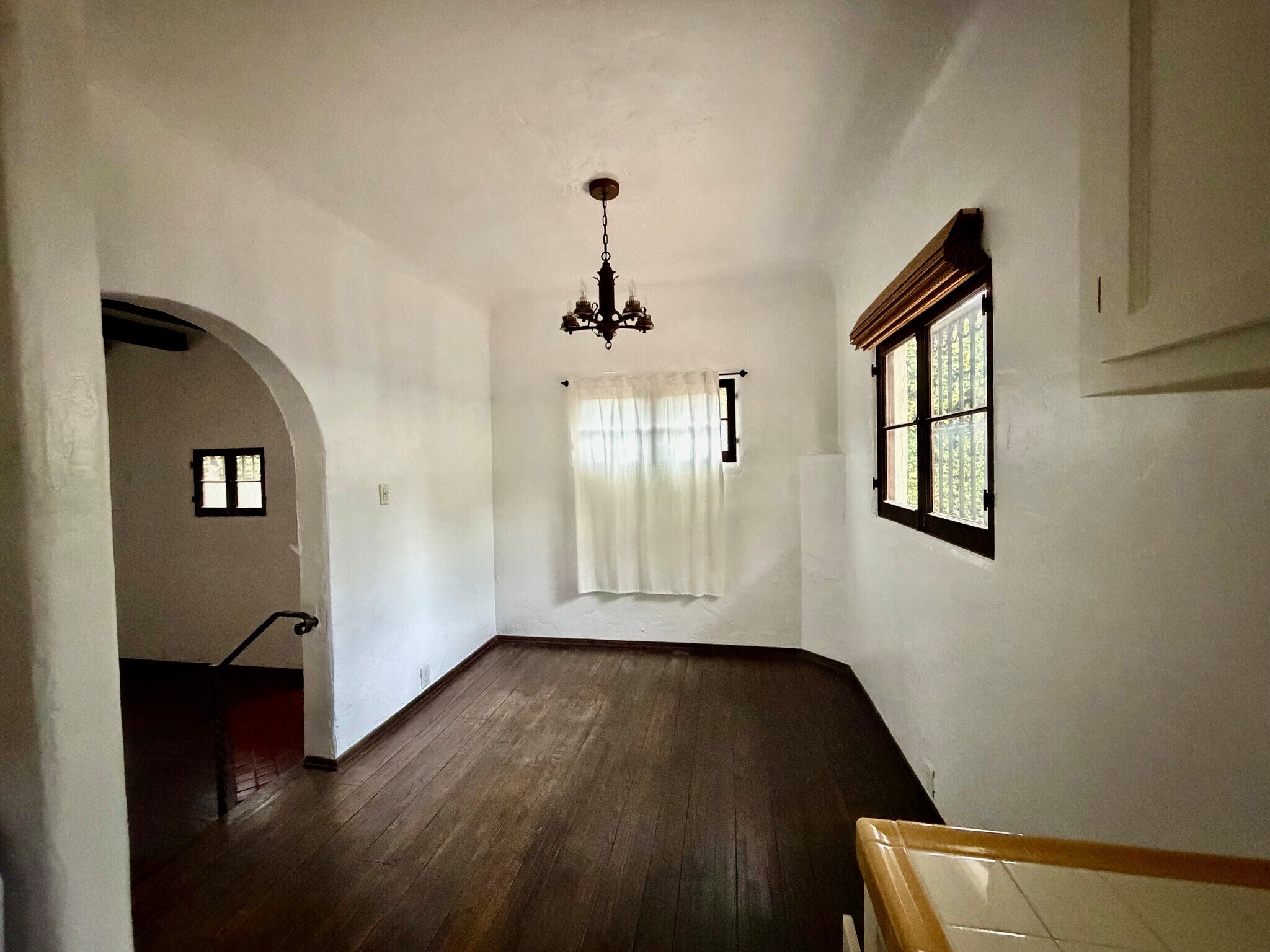 Building Photo - 1519 N Hayworth Ave