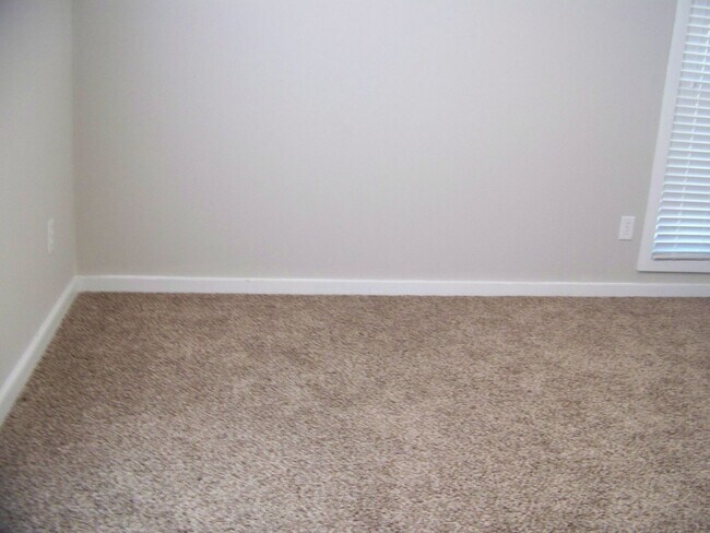 Building Photo - WATERS EDGE