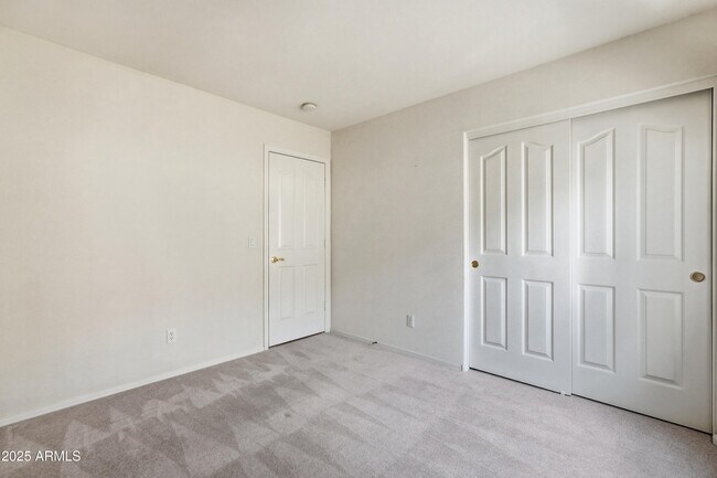 Building Photo - 4626 E Thorn Tree Dr