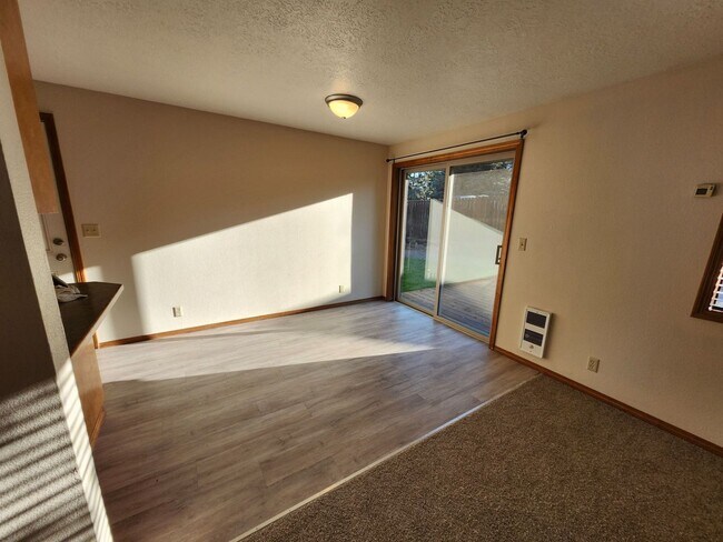 Building Photo - 2858 NE Daggett Ln