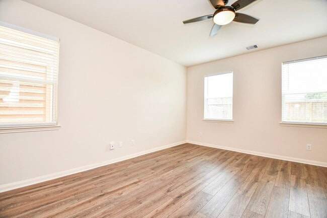 Building Photo - 10909 Panther Ct