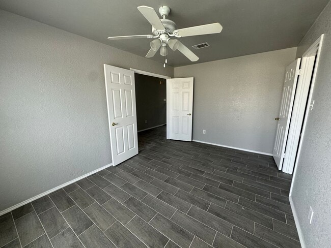 Building Photo - Remodeled 3 Bedroom Plus Bonus Room - Comi...