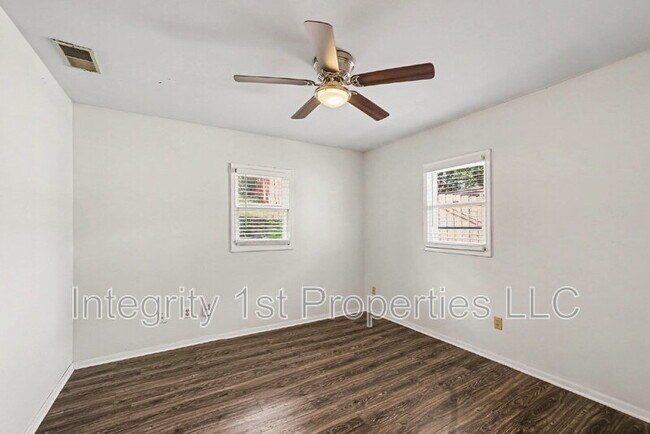 Building Photo - 3638 Genessee St