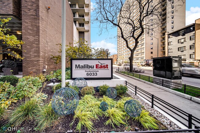 Building Photo - 6033 N Sheridan Rd