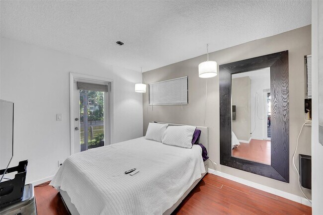 Building Photo - 1736 NW 38th St