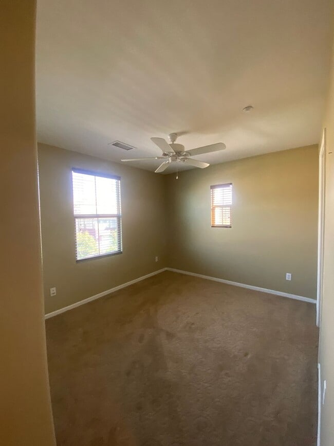 Building Photo - Victoria Gardens Three Bedroom Condo