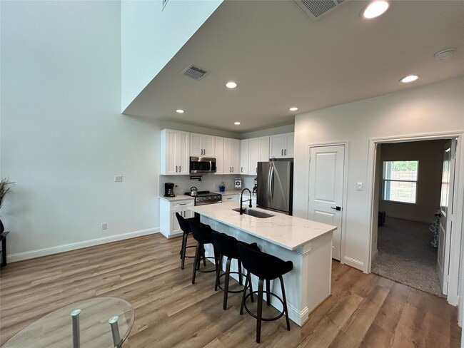 Building Photo - 12011 Rockview Dr