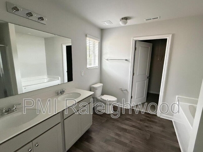 Building Photo - 289 Greenbay St