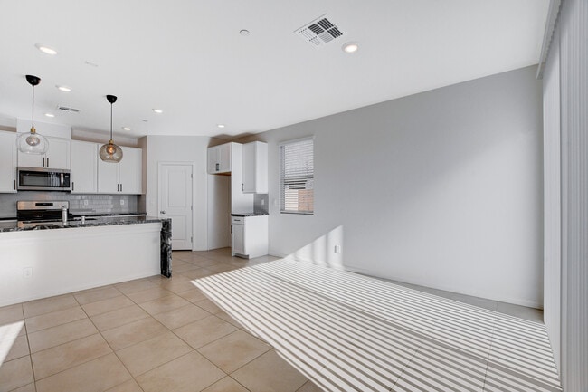 Building Photo - 8439 Vacarez Dr