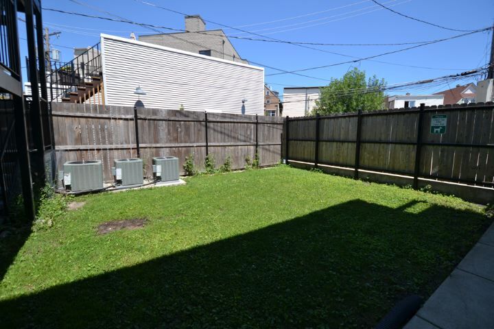Building Photo - 3023 N Oakley Ave