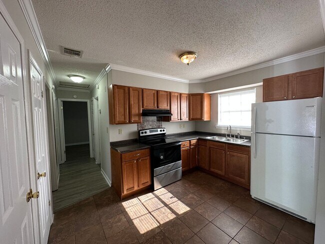 Building Photo - 2825 Shenandoah Dr
