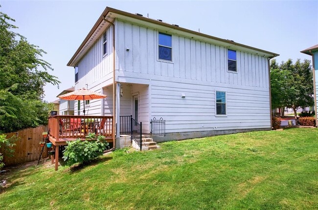 Building Photo - 5501 Bradford Pear Ln