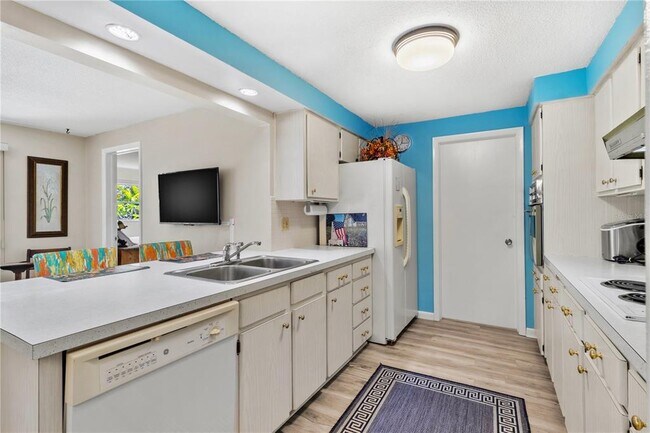 Building Photo - 501 Milwaukee Ave