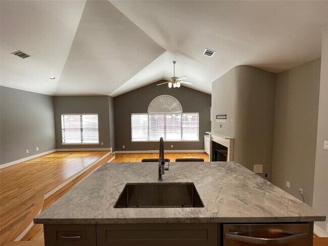 Building Photo - 9822 Samantha Suzanne Ct