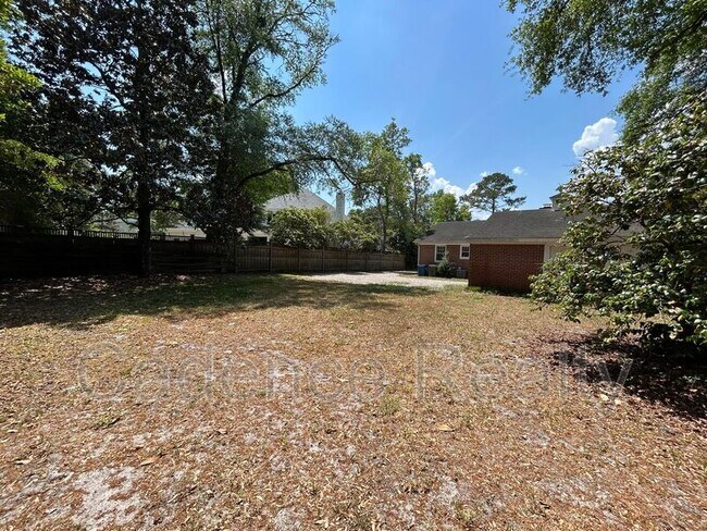 Building Photo - 1607 Azalea Dr