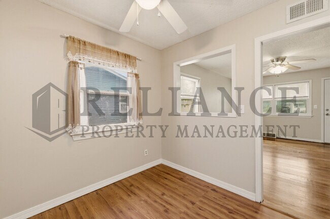 Building Photo - 3349 S Vine St
