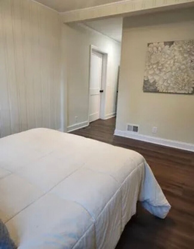 Building Photo - Fully Renovated 3 Bedroom 2 Bath Home in Forest Acres