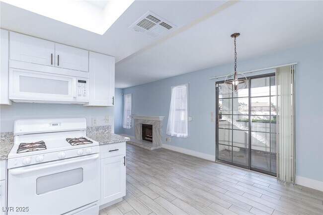 Building Photo - 6623 W Tropicana Ave