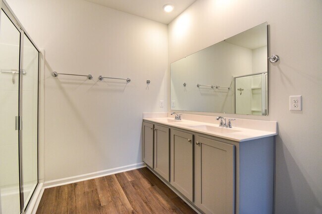 Building Photo - 3 Bedroom Home in Waterside Community of S...