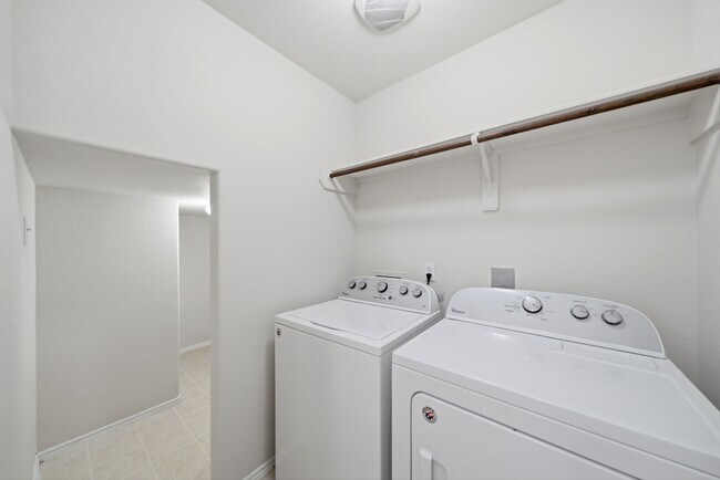 Building Photo - 730 Remwick Dr