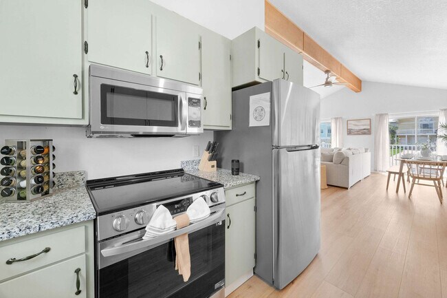 Building Photo - 108 Zamora St