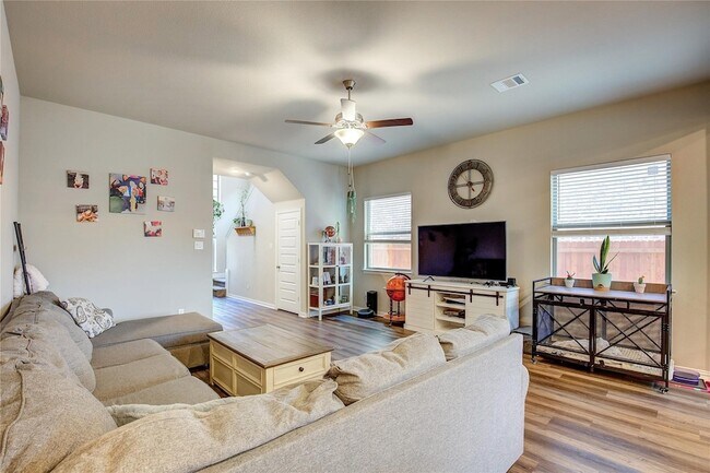 Building Photo - 3916 Ford Dr