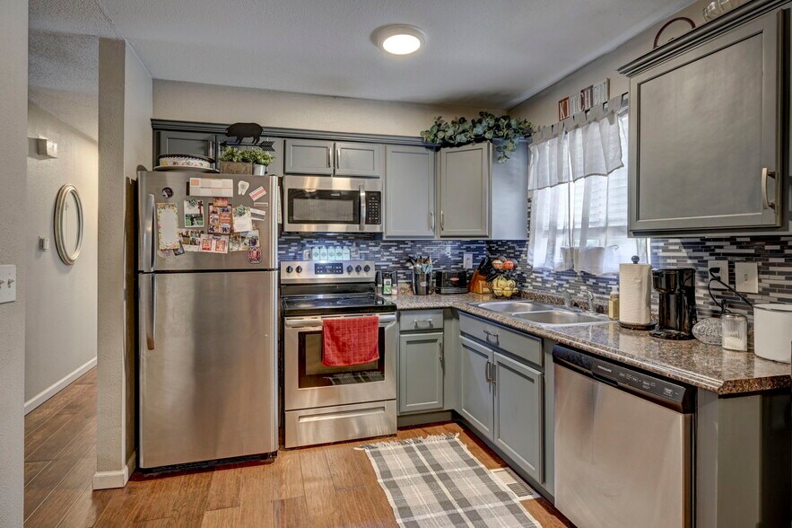 Building Photo - 1222 Hartford St