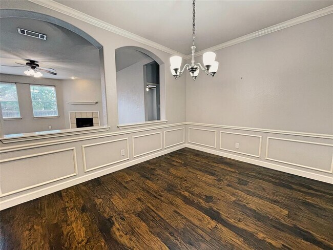 Building Photo - 2059 Carlisle Castle Dr