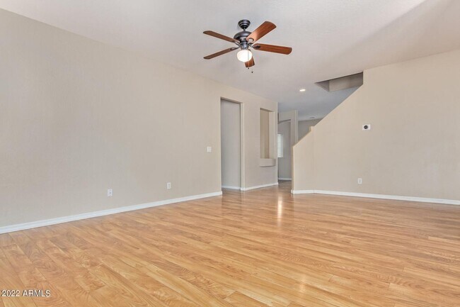 Building Photo - Beautiful 5 bedroom, 3 bathroom home in Surprise AZ
