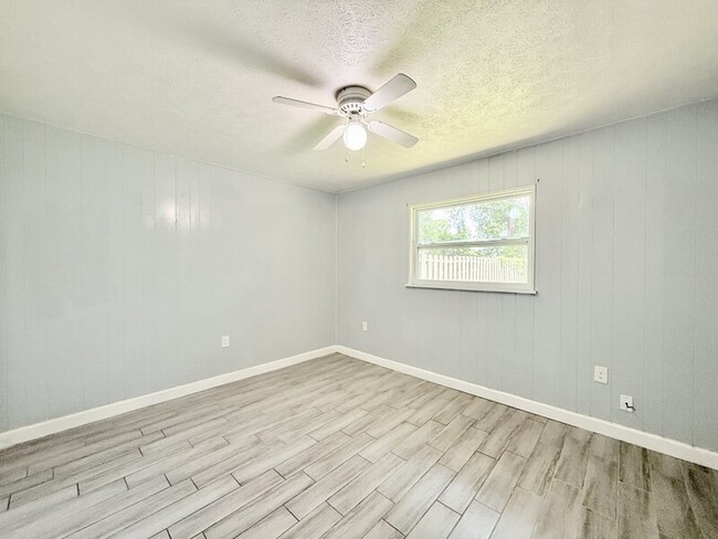 Building Photo - 1337 Eagleview Dr