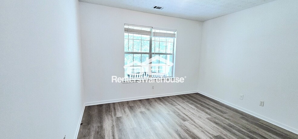 Building Photo - 5785 Creekside Dr