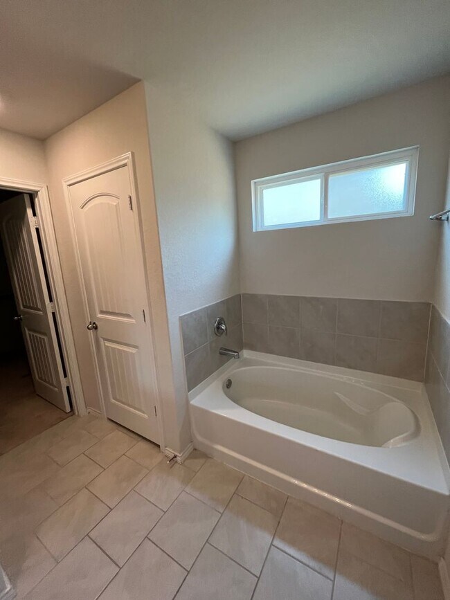 Building Photo - 6218 Tadpole Bluff