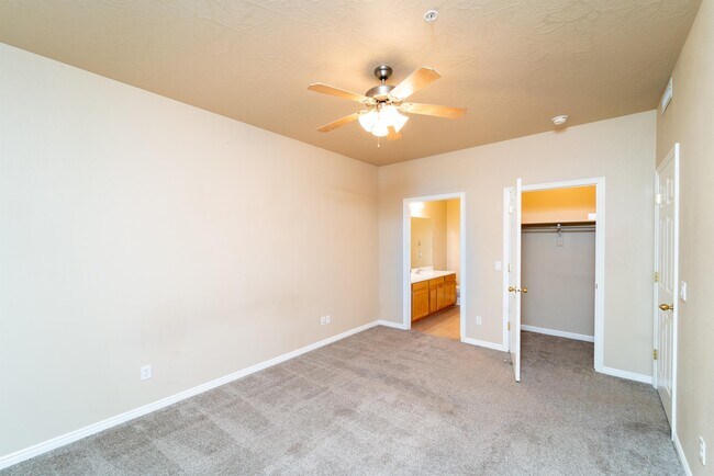 Building Photo - 184 S Valley View Dr