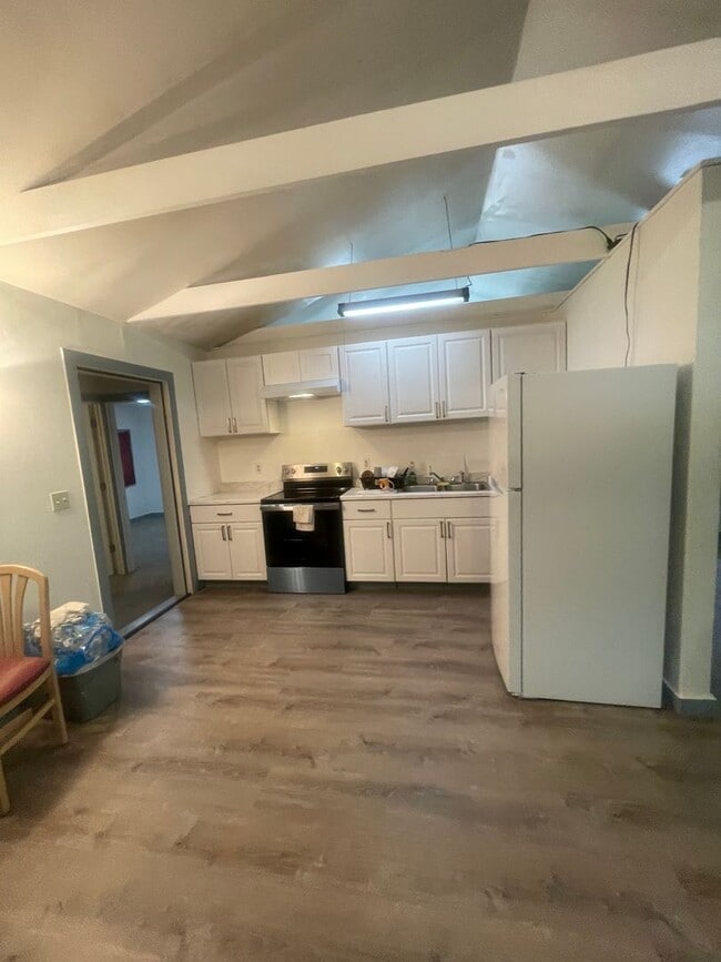 Building Photo - Cute Ranch style 3 bedroom home on an acre!