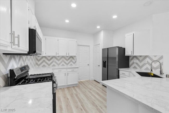 Building Photo - 32 Red Oak Canyon St
