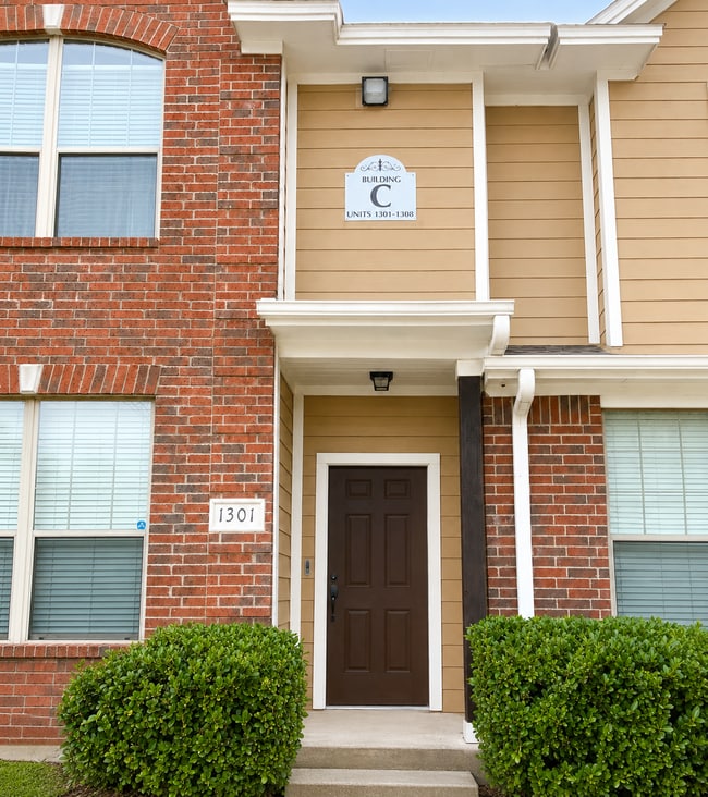Front Exterior - View 1 - 1000 Spring Loop