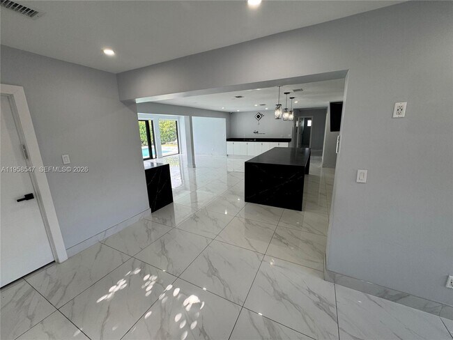 Building Photo - 575 NE 179th Dr